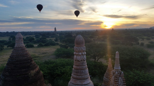 Lever de soleil à Bagan